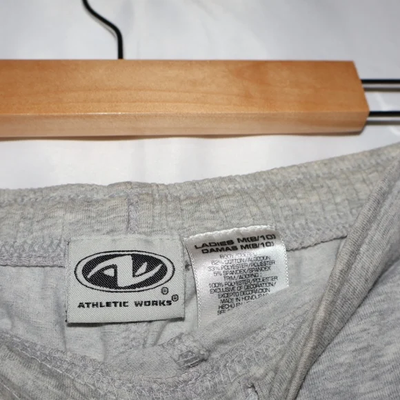 Athletic Works Gray & White Capri Sweatpants. Medium. In Good Condition. - Picture 5 of 8
